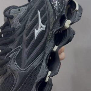 Mizuno Prophecy 6 “Black” – Camaleão